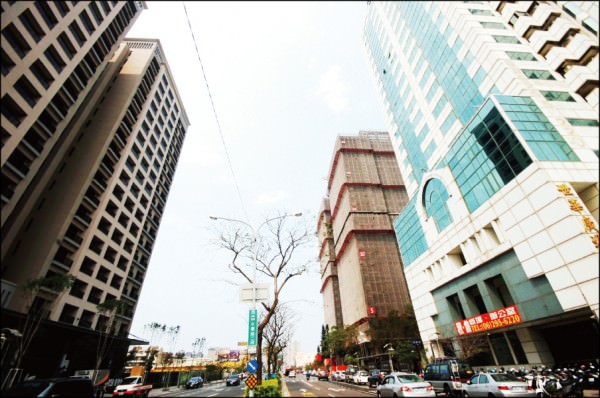 台南市五期重劃區，坐擁市政中心商圈與重大建設計劃加持，高質感換屋大樓市場崛起，吸引提前換屋客進場興趣。